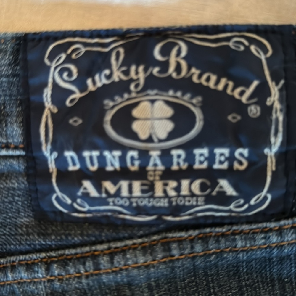 Lucky men’s jeans style 72R8020. Dark distressed denim, Size 34 regular length